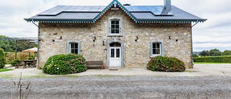 Außenseite Ferienhaus [Sommer]