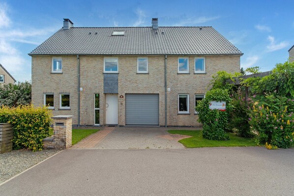 Außenseite Ferienhaus [Sommer]