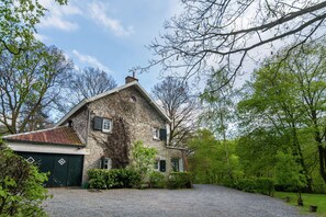 Stugans exteriör [sommar]