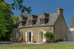 Außenseite Ferienhaus [Sommer]