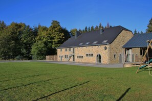 Stugans exteriör [sommar]