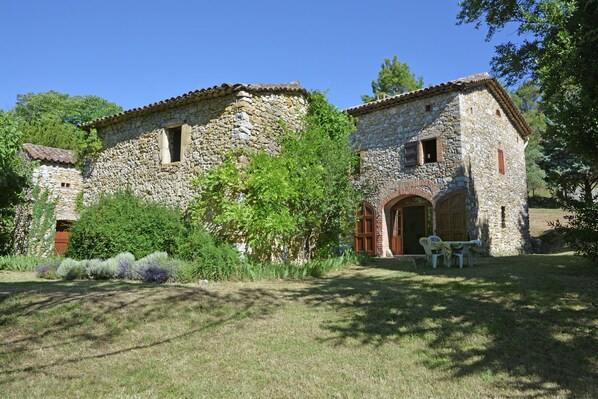 Außenseite Ferienhaus [Sommer]