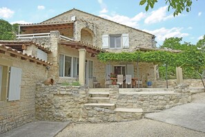 Außenseite Ferienhaus [Sommer]