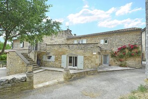 Außenseite Ferienhaus [Sommer]