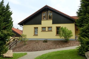 Außenseite Ferienhaus [Sommer]