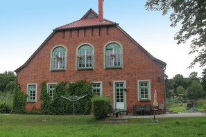 Außenseite Ferienhaus [Sommer]