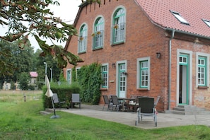Außenseite Ferienhaus [Sommer]