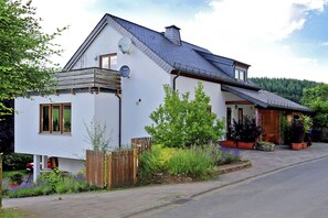 Außenseite Ferienhaus [Sommer]