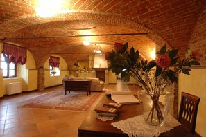 Entrance / Reception