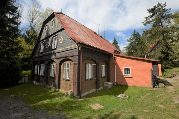 Außenseite Ferienhaus [Sommer]