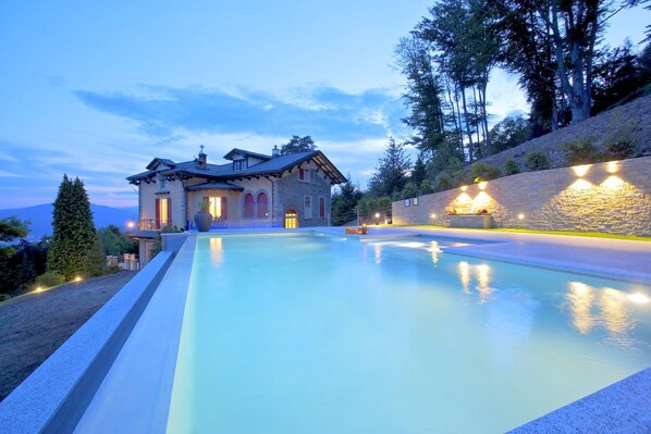 Holiday Home Swimming Pool