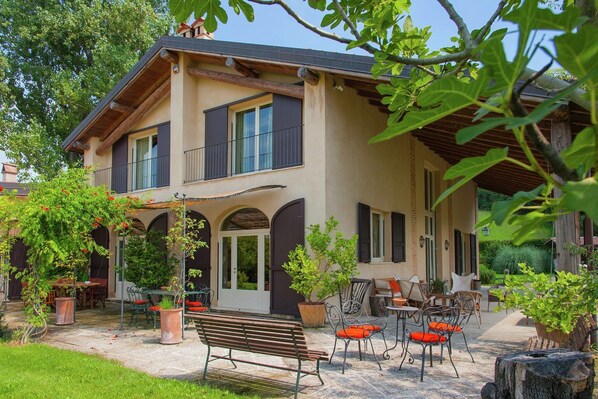 Außenseite Ferienhaus [Sommer]