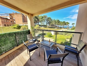 Terrasse / Terrace