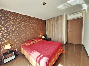 Chambre 1 / Bedroom 1