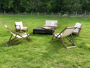 Un salon de jardin parfait pour se décontracter !