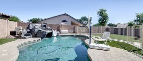 Heated Pool w/ water slide