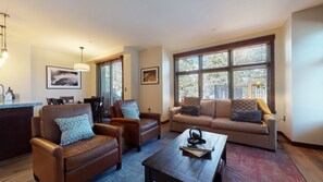 Living Room, Room, Indoors, Furniture, Couch