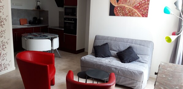 Salle de vie, canapé BZ , cuisine
