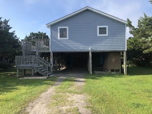 Large driveway, can fit 3 vehicles