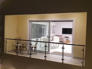 Balcony. Junior-Suite Merlot
