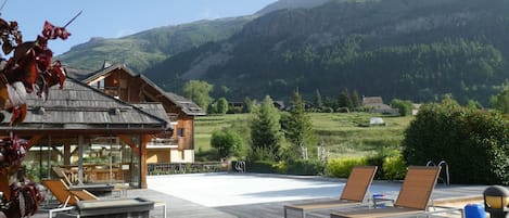 Piscine privée de la Résidence, avec hammam et sauna, chauffée été et hiver