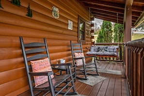 Porch Retreat: Unwind on the charming porch, swing away with mountain views and friendly vibes!