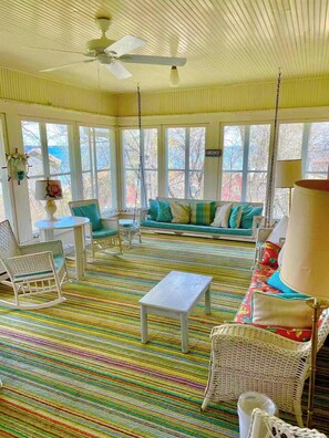 Sunroom overlooking Battle Lake!