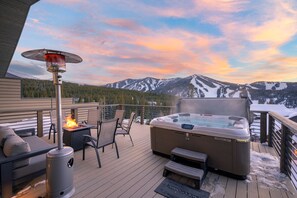 Hot Tub & Fire Pit With Winter Views Of Winter Park Resort