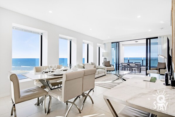 The living room area just next to the dining area 🥣