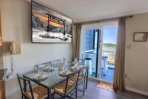 The table sits up to six people and there is a 65" Roku TV in the living room with channels like Netflix and YouTube!