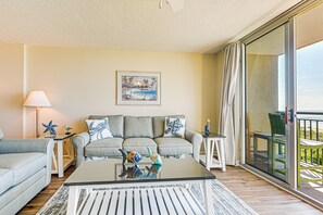 Living Room | Sleeper Sofa | Central A/C & Heating