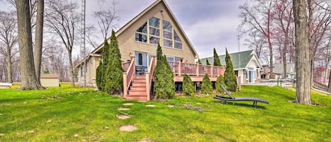 Tawas City Vacation Rental | 3BR | 2.5BA | Stairs Required | 1,977 Sq Ft