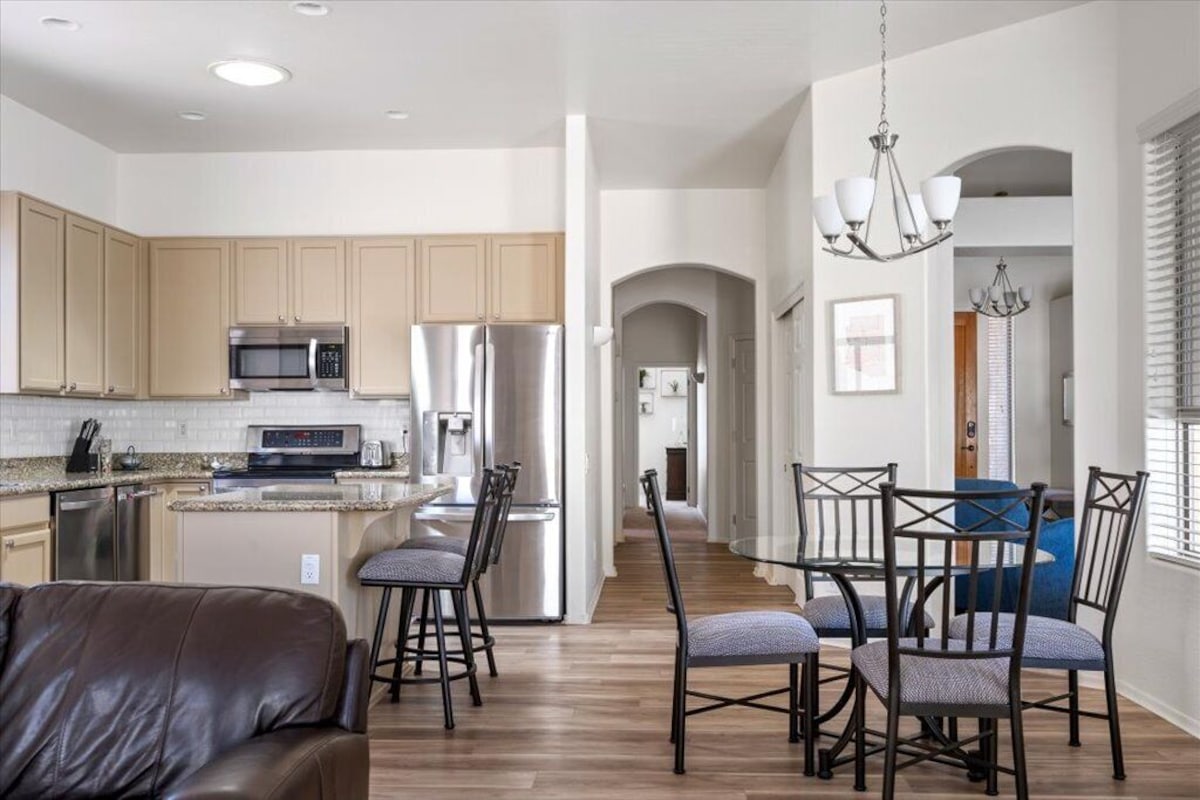 Beautiful Gated Desert Home, 4 bd/2 bth, Htd Pool, Game Room, Golf, Hiking