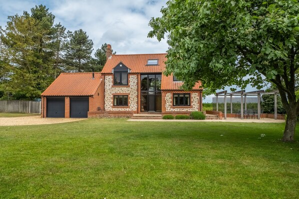 Outside Edge, Burnham Deepdale: The approach to Outside Edge