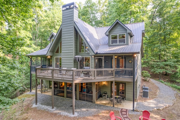 Back of the house. Hot tub added below the deck since picture was taken.