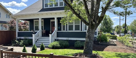 Welcome to Chehalem Crest! Please enjoy our spacious rental in the heart of Oregon wine country.