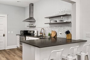 Cook delicious meals for breakfast, lunch, and dinner in this fully equipped kitchen. We suggest grabbing some ingredients from a local farm.