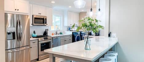 Kitchen & Dining Area