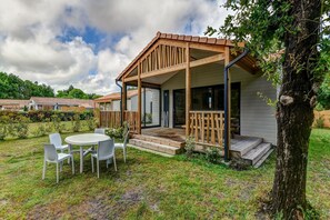 Stugans exteriör [sommar]