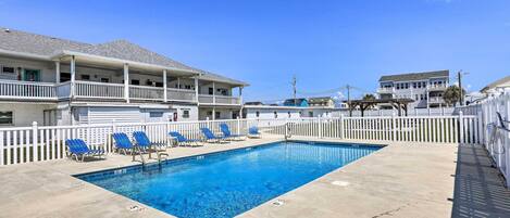 Atlantic Beach Vacation Rental | Studio | 1BA | Stairs to Enter | 239 Sq Ft