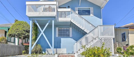 Monterey Vacation Rental | 2BR | 1BA | 790 Sq Ft | Stairs Required for Entry