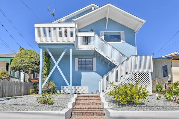 Monterey Vacation Rental | 2BR | 1BA | 790 Sq Ft | Stairs Required for Entry