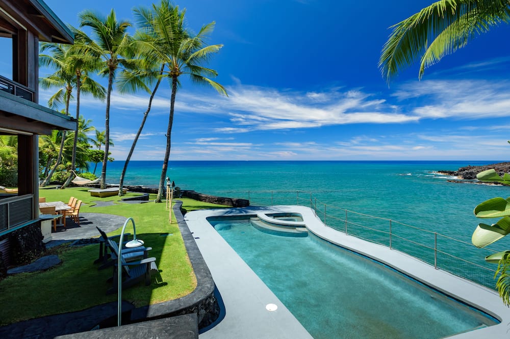 Kailua-Kona Luxury Oceanfront Vacation Home