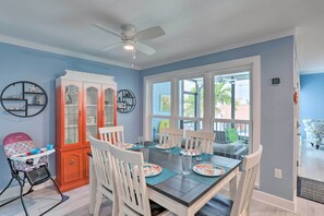 Dining Area | 2-Story Townhome