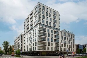 The building is close to shopping centers and entertainment venues. 
