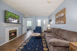 Bearfoot Lodge Gatlinburg Condo Living Room