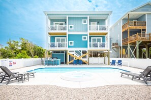 Exterior - Back / Pool