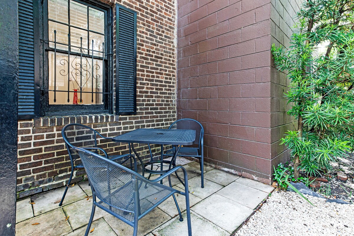 Charming Ground Level Apartment Steps to Forsyth Park by Lucky Savannah