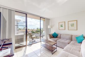 Top-floor condo with ocean-view balcony, central AC, washer/dryer, & shared pool