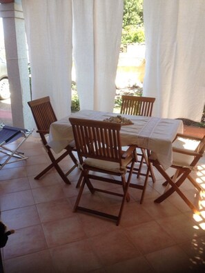 Outdoor dining